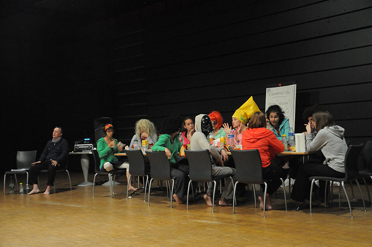 grand-maximum-les-comediens-ne-tournent-pas-le-dos-au-public-creation2-theatre-sebastian-lazennec Grand maximum collectif de comédiens / Sebastian Lazennec théâtre / Les comédiens ne tournent pas le dos au public