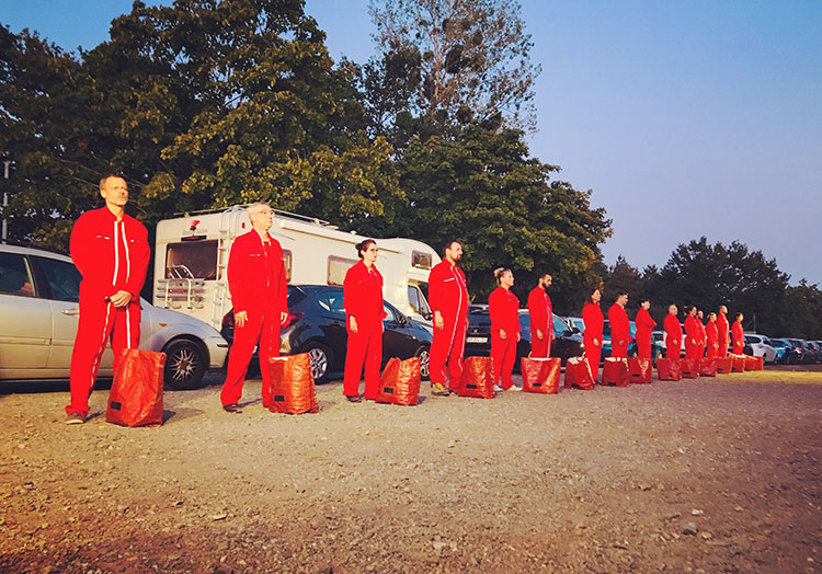 Grand maximum collectif de comédiens / Sebastian Lazennec théâtre de route / Rouge !