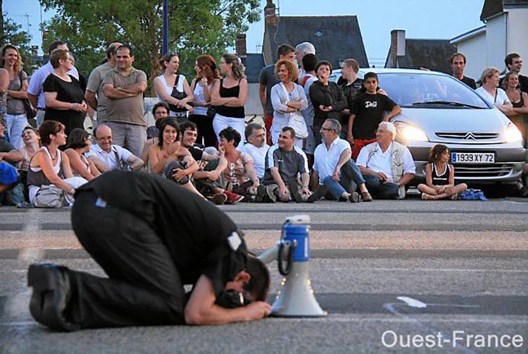 presse-grand-maximum-parking-theatre-de-rue-sebastian-lazennec